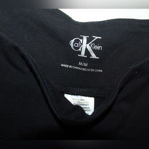 CALVIN KLEIN LEGGINGS NEVER WORN! cute design at ankle. soft material